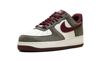 NIKE AIR FORCE 1 LOW '07 LV8 CARGO KHAKI PALE IVORY DARK TEAM RED — Stock
