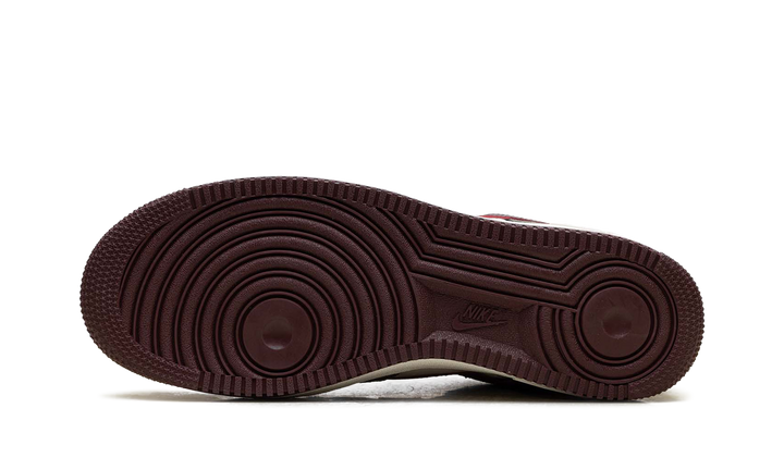 NIKE AIR FORCE 1 LOW &