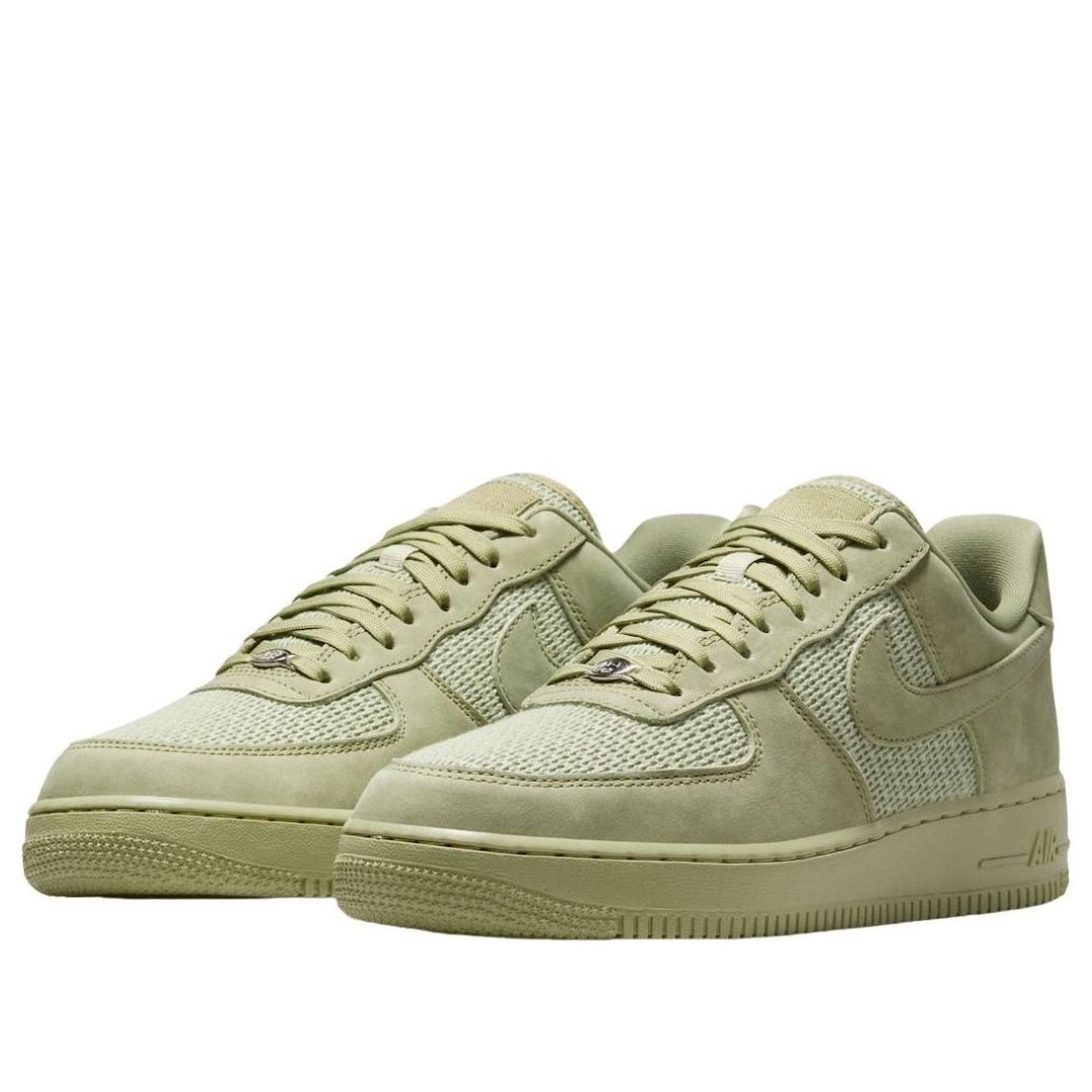 NIKE AIR FORCE 1 LOW &