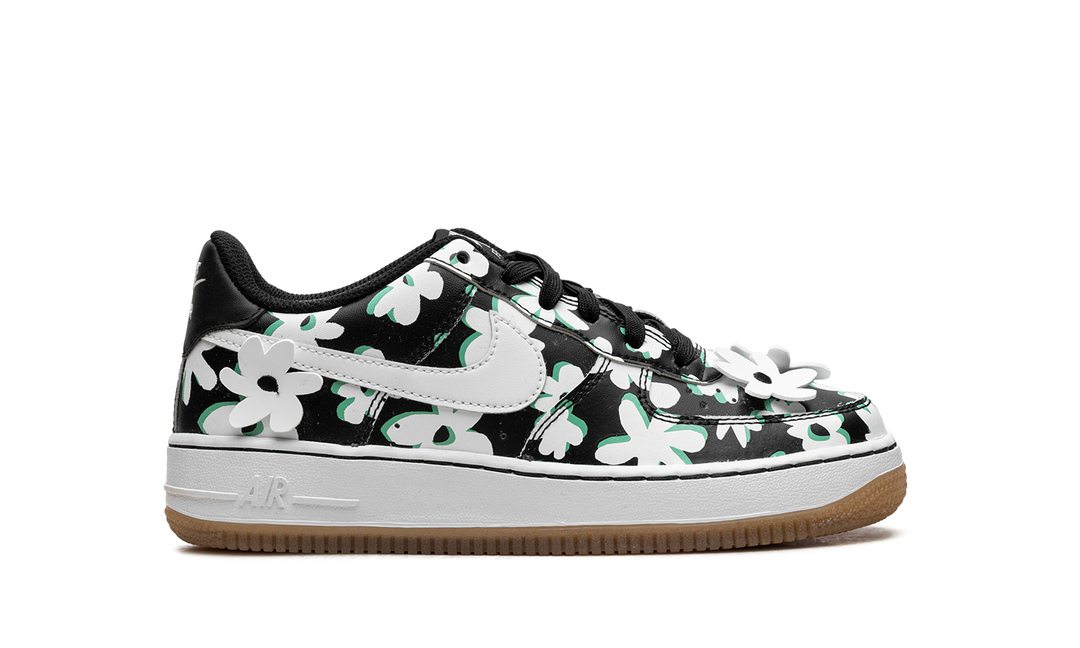 NIKE AIR FORCE 1 LOW &