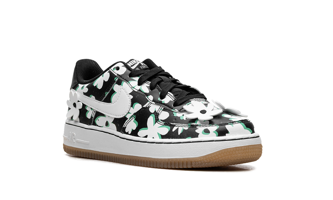 NIKE AIR FORCE 1 LOW &