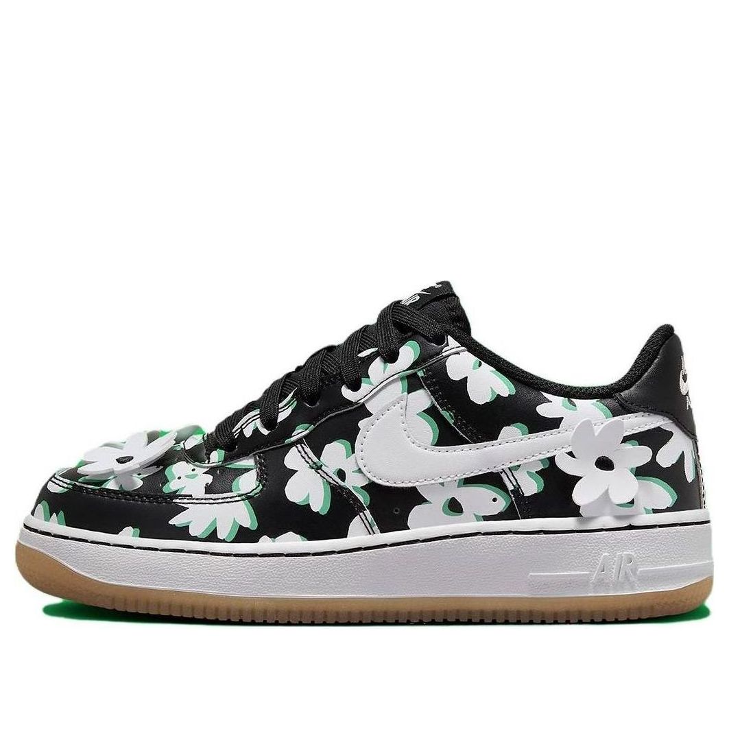 NIKE AIR FORCE 1 LOW &