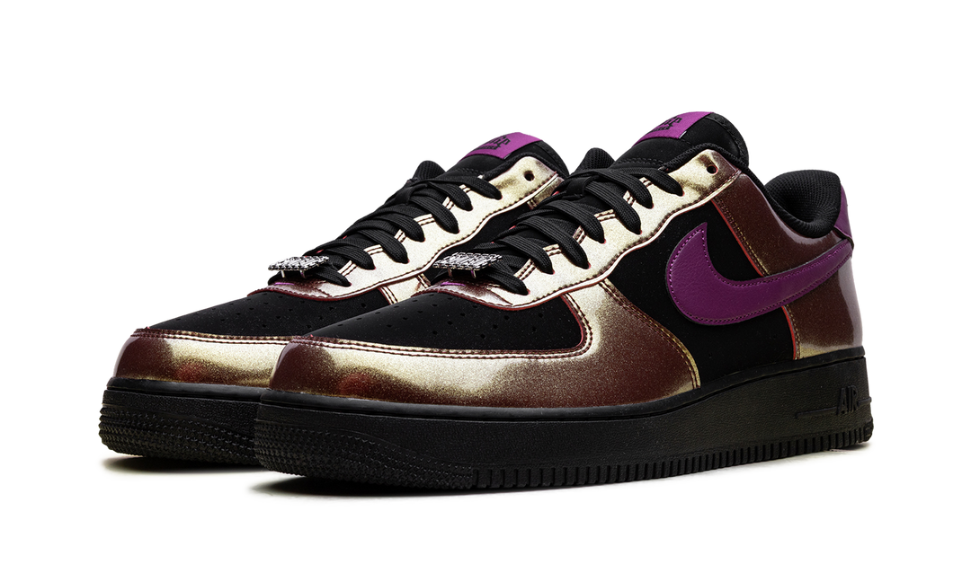 NIKE AIR FORCE 1 LOW &