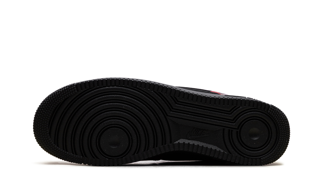 NIKE AIR FORCE 1 LOW &