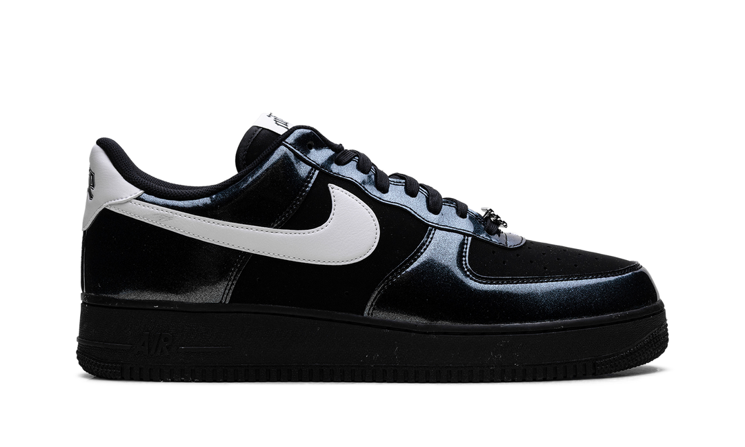 NIKE AIR FORCE 1 LOW &