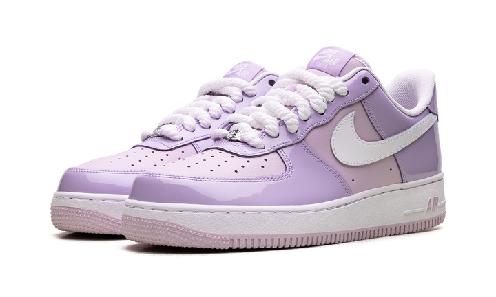 NIKE AIR FORCE 1 LOW &