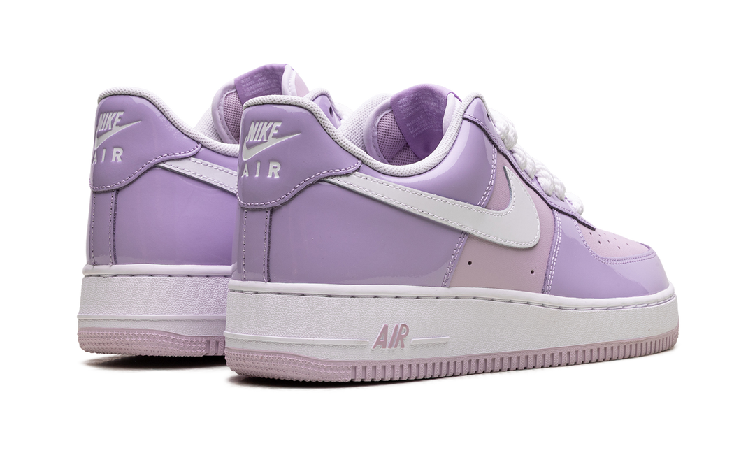 NIKE AIR FORCE 1 LOW &