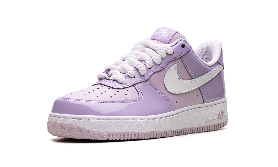 NIKE AIR FORCE 1 LOW &