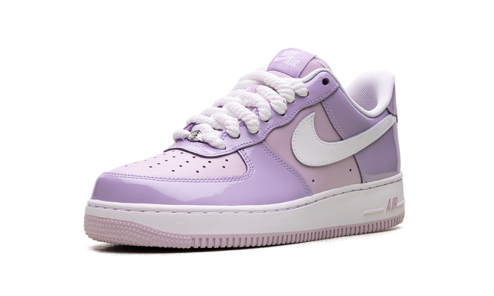 NIKE AIR FORCE 1 LOW &