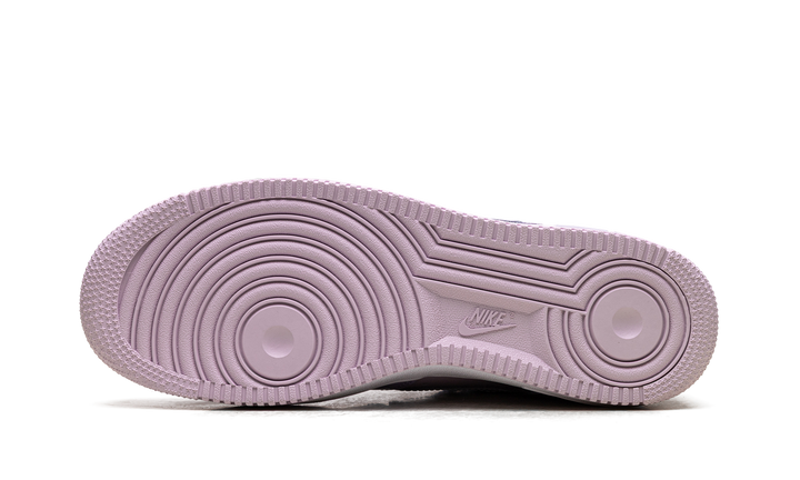 NIKE AIR FORCE 1 LOW &