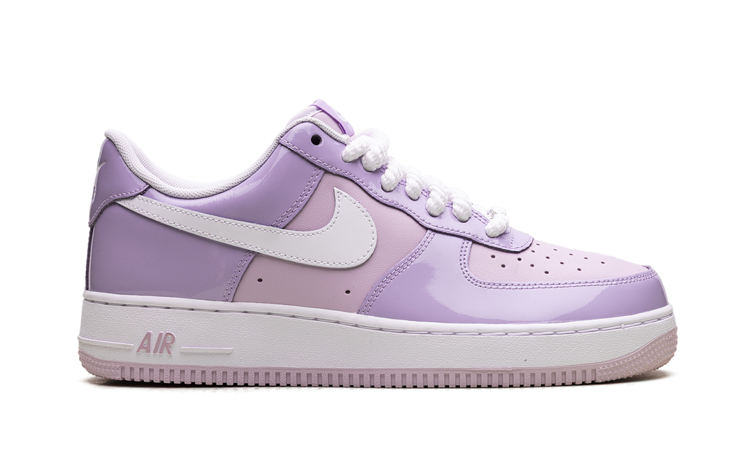 NIKE AIR FORCE 1 LOW &