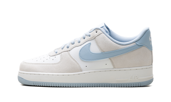 NIKE AIR FORCE 1 LOW &