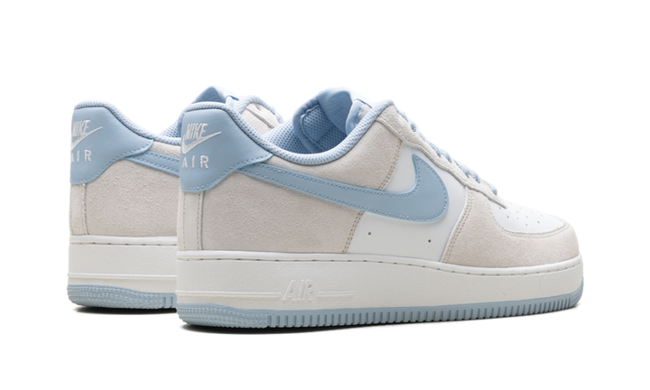 NIKE AIR FORCE 1 LOW &