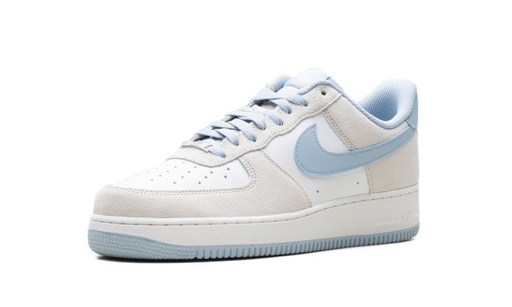 NIKE AIR FORCE 1 LOW &