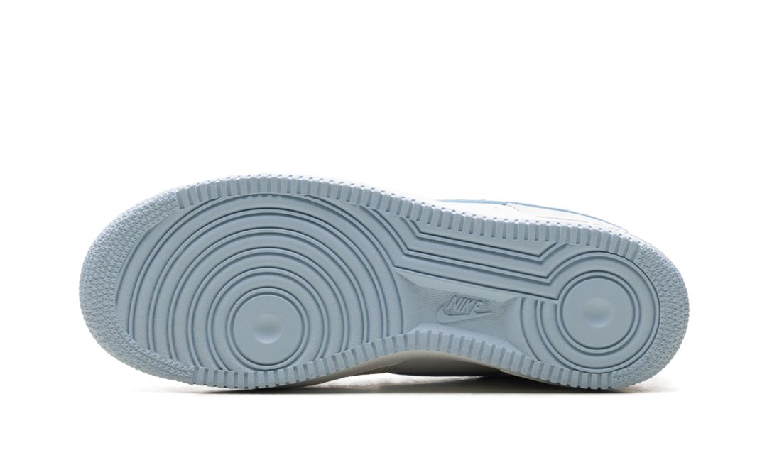 NIKE AIR FORCE 1 LOW &