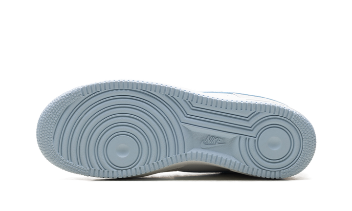 NIKE AIR FORCE 1 LOW &