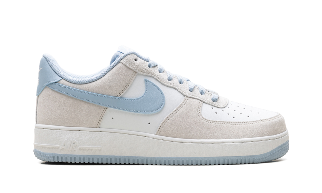 NIKE AIR FORCE 1 LOW &
