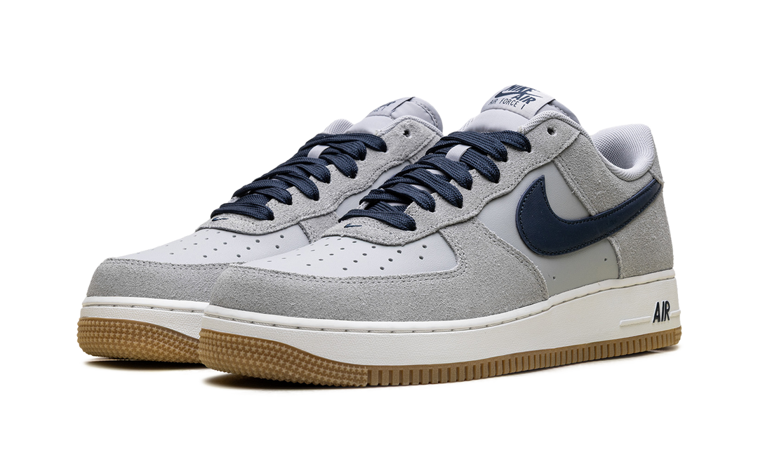 NIKE AIR FORCE 1 LOW &