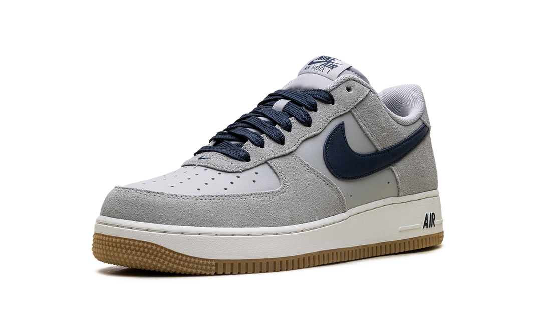 NIKE AIR FORCE 1 LOW &