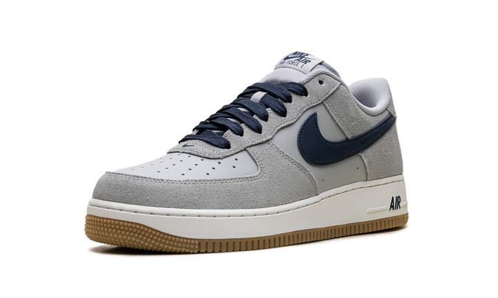 NIKE AIR FORCE 1 LOW &