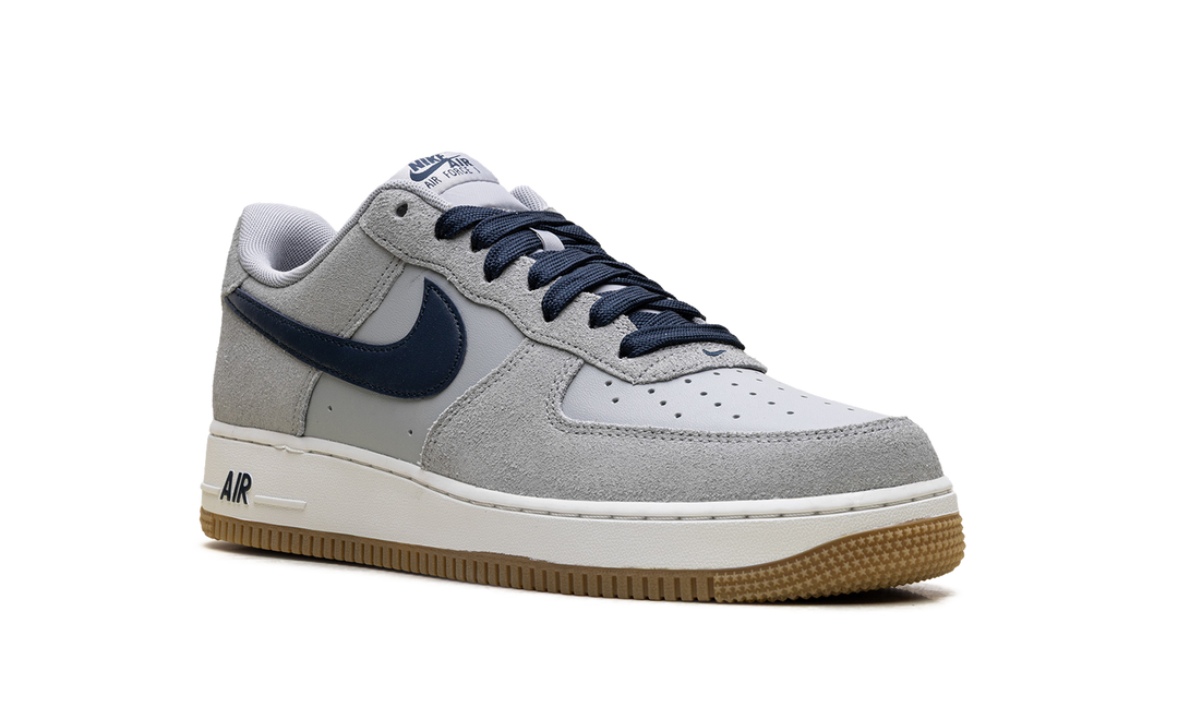 NIKE AIR FORCE 1 LOW &