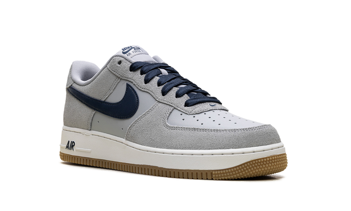 NIKE AIR FORCE 1 LOW &