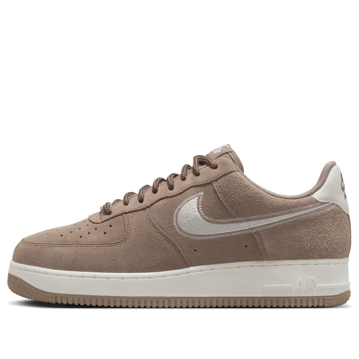 NIKE AIR FORCE 1 LOW &