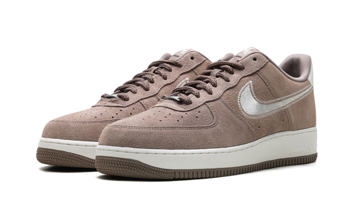 NIKE AIR FORCE 1 LOW &