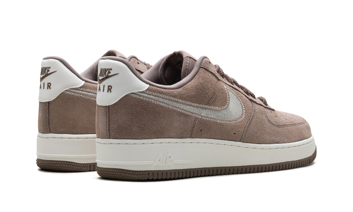 NIKE AIR FORCE 1 LOW &