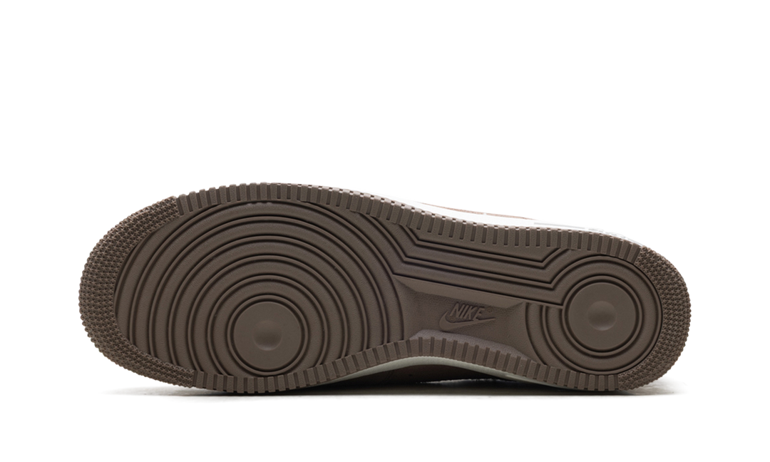 NIKE AIR FORCE 1 LOW &