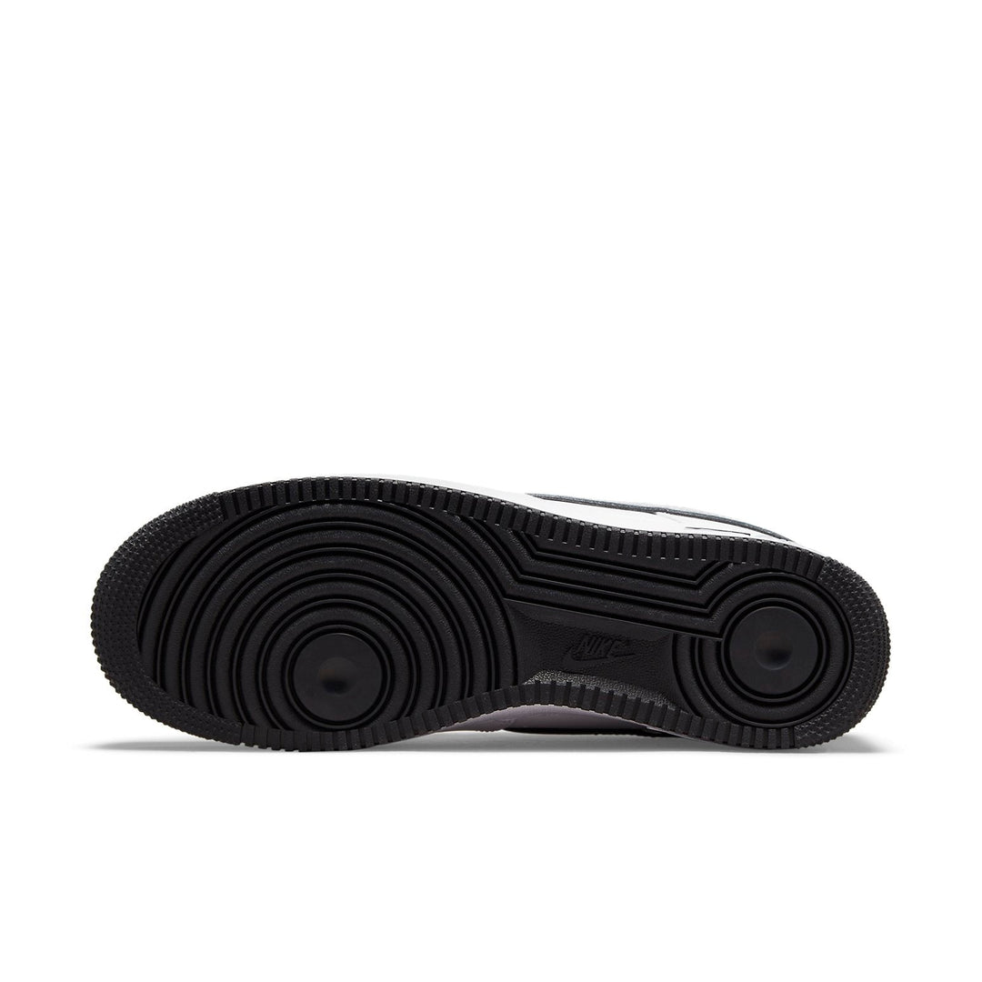 NIKE AIR FORCE 1 LOW &