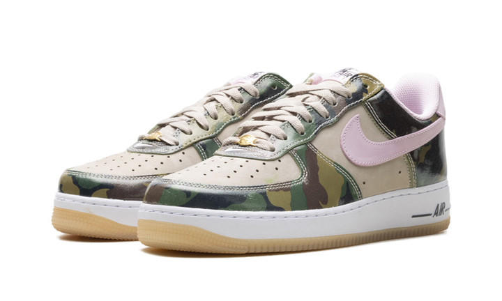 NIKE AIR FORCE 1 LOW &