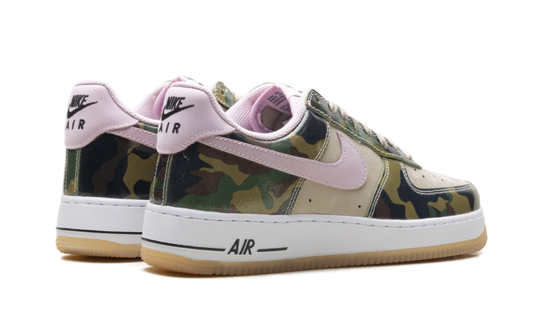 NIKE AIR FORCE 1 LOW &