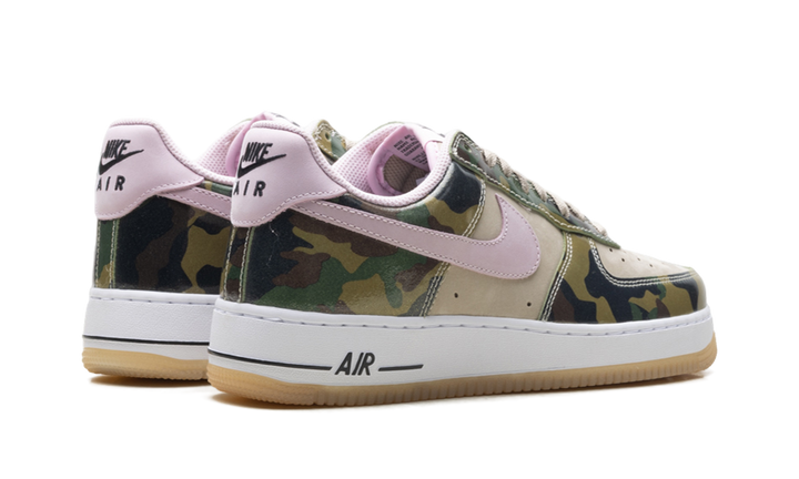 NIKE AIR FORCE 1 LOW &