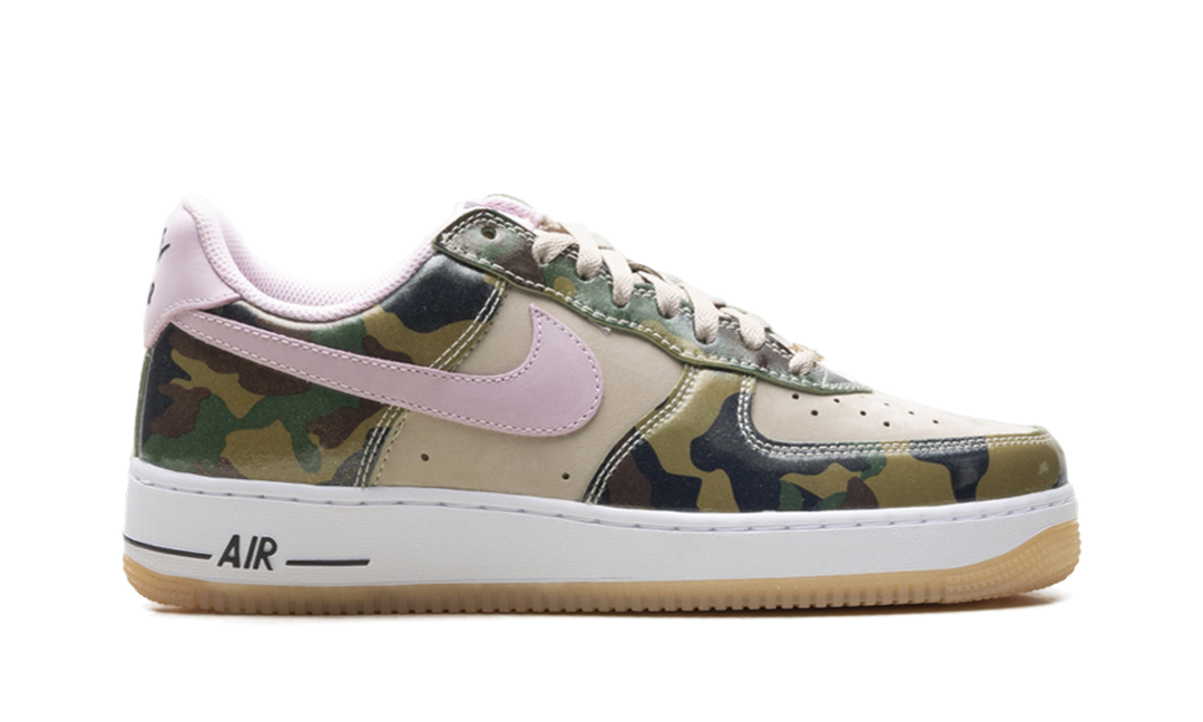 NIKE AIR FORCE 1 LOW &