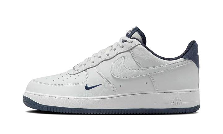 NIKE AIR FORCE 1 LOW &