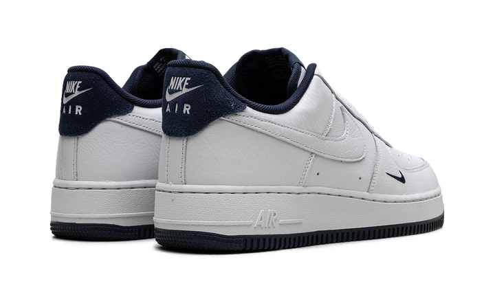 NIKE AIR FORCE 1 LOW &