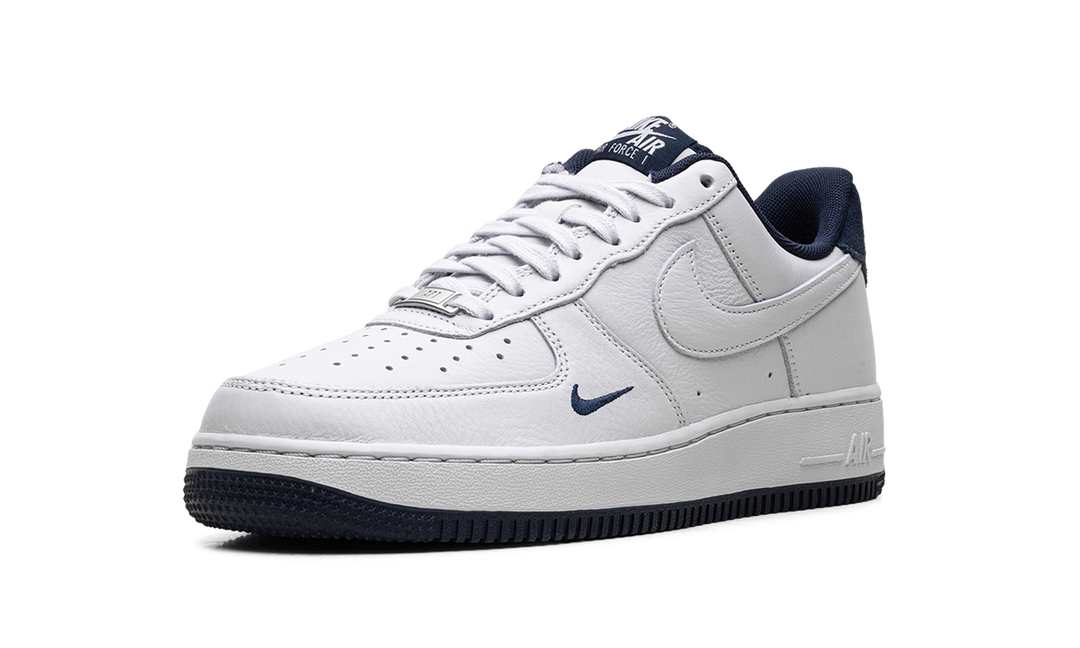 NIKE AIR FORCE 1 LOW &