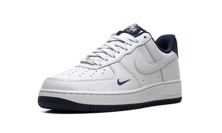 NIKE AIR FORCE 1 LOW &