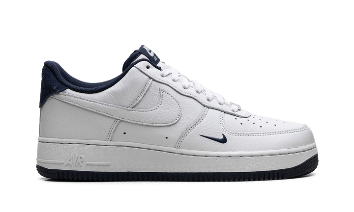 NIKE AIR FORCE 1 LOW &