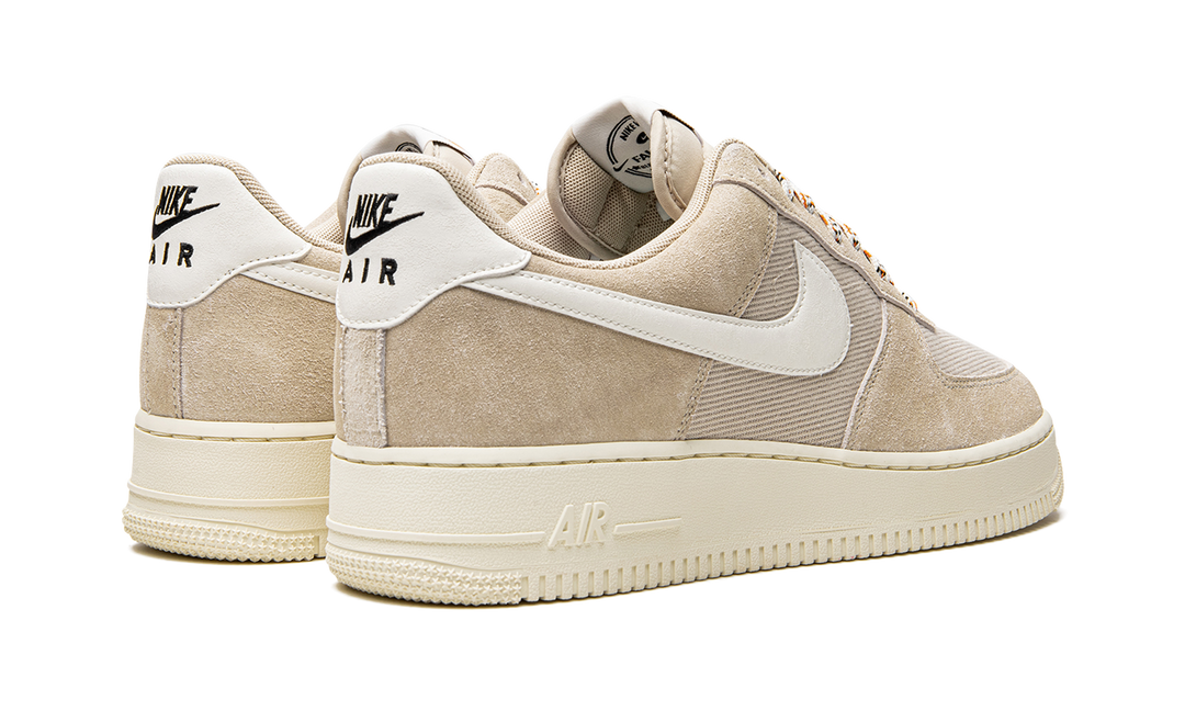 NIKE AIR FORCE 1 LOW &