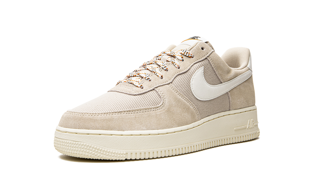 NIKE AIR FORCE 1 LOW &