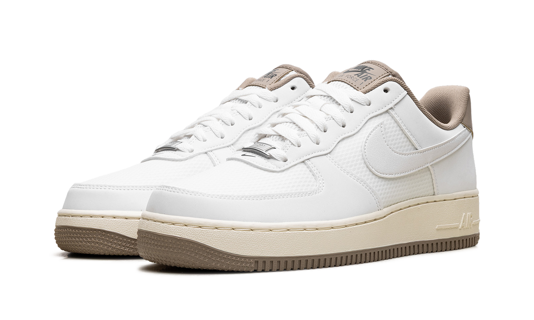 NIKE AIR FORCE 1 LOW &