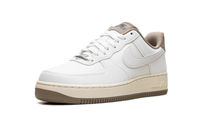 NIKE AIR FORCE 1 LOW &