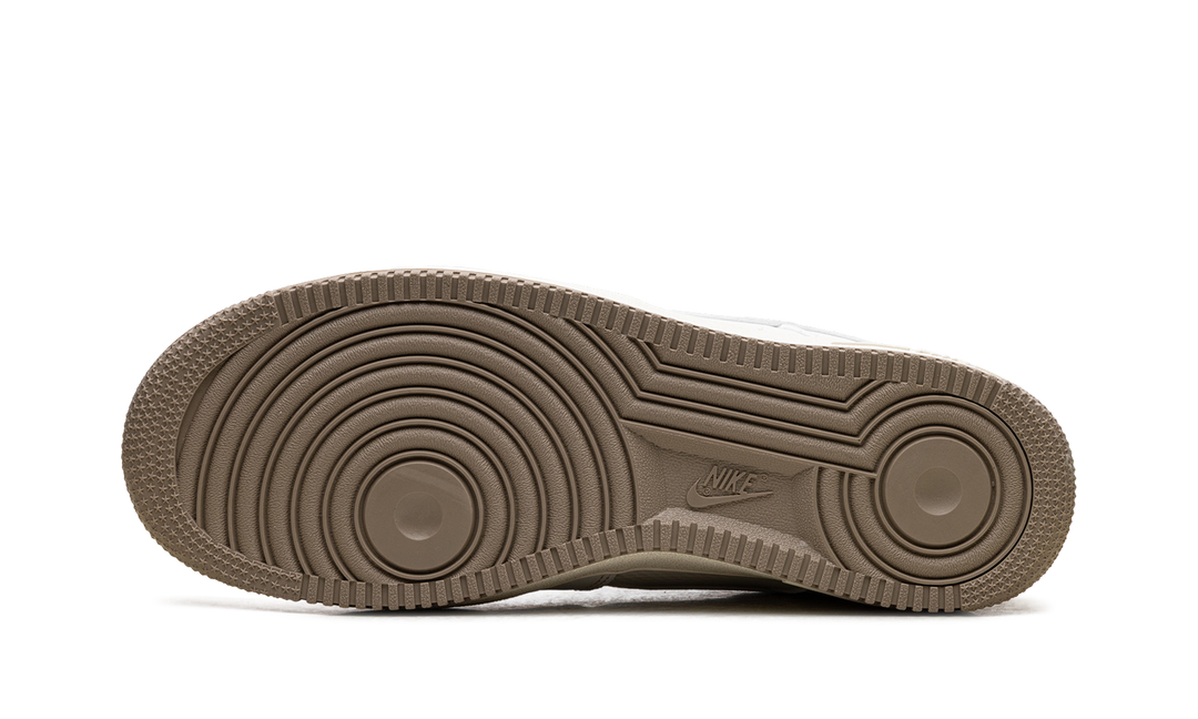 NIKE AIR FORCE 1 LOW &