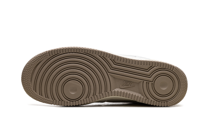 NIKE AIR FORCE 1 LOW &