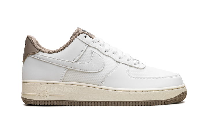 NIKE AIR FORCE 1 LOW &