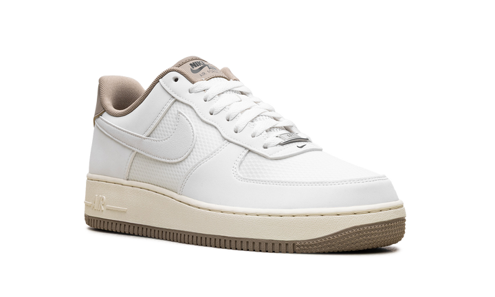 NIKE AIR FORCE 1 LOW &