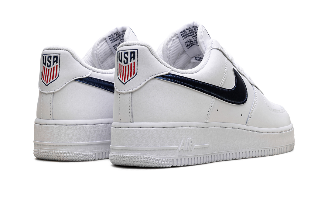 NIKE AIR FORCE 1 LOW &