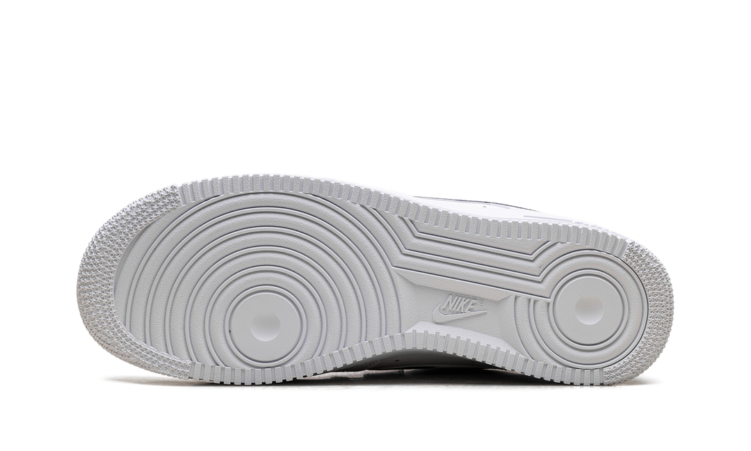 NIKE AIR FORCE 1 LOW &